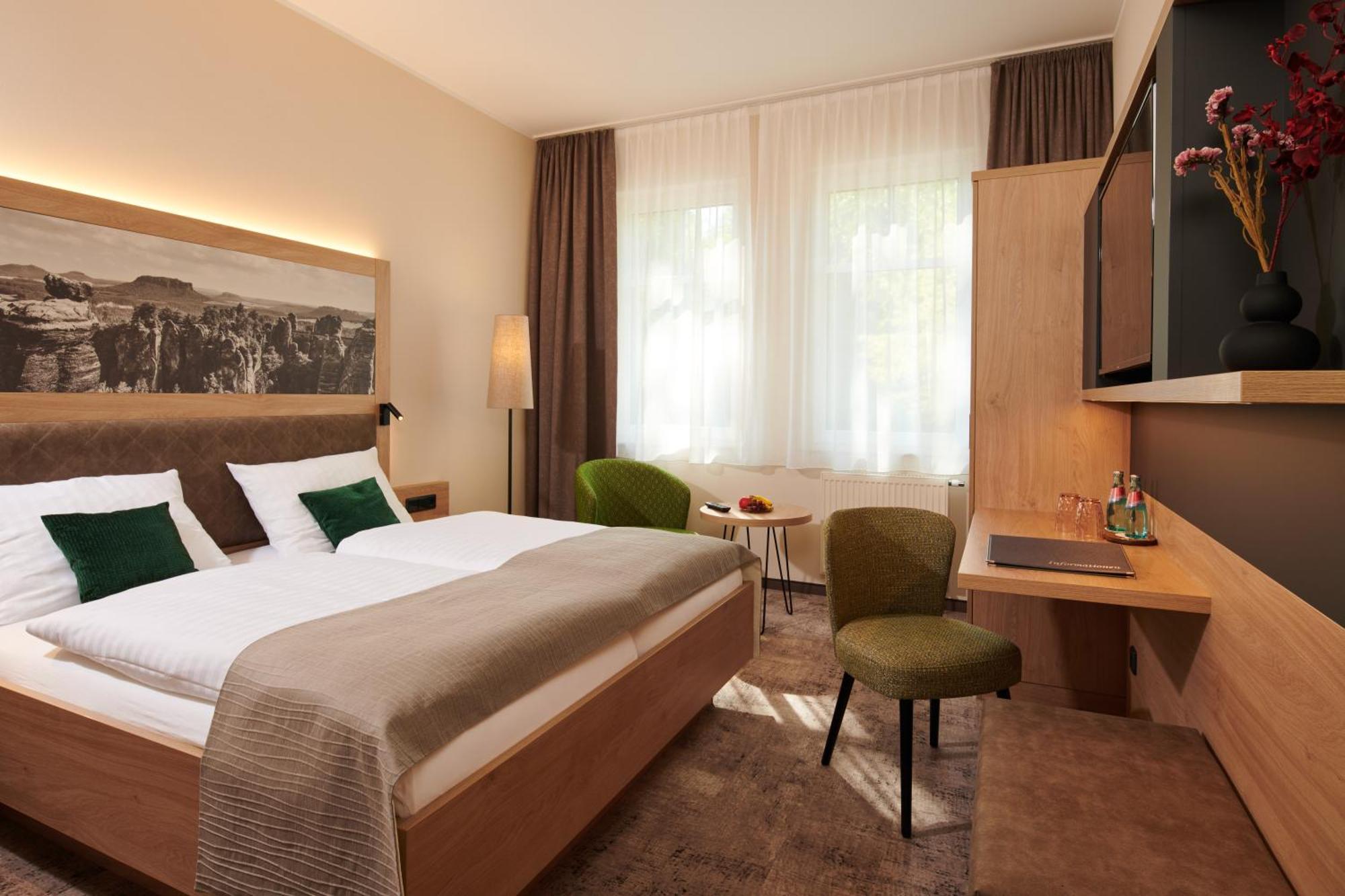Parkhotel Neustadt Нойштадт-ин-Захзен Экстерьер фото